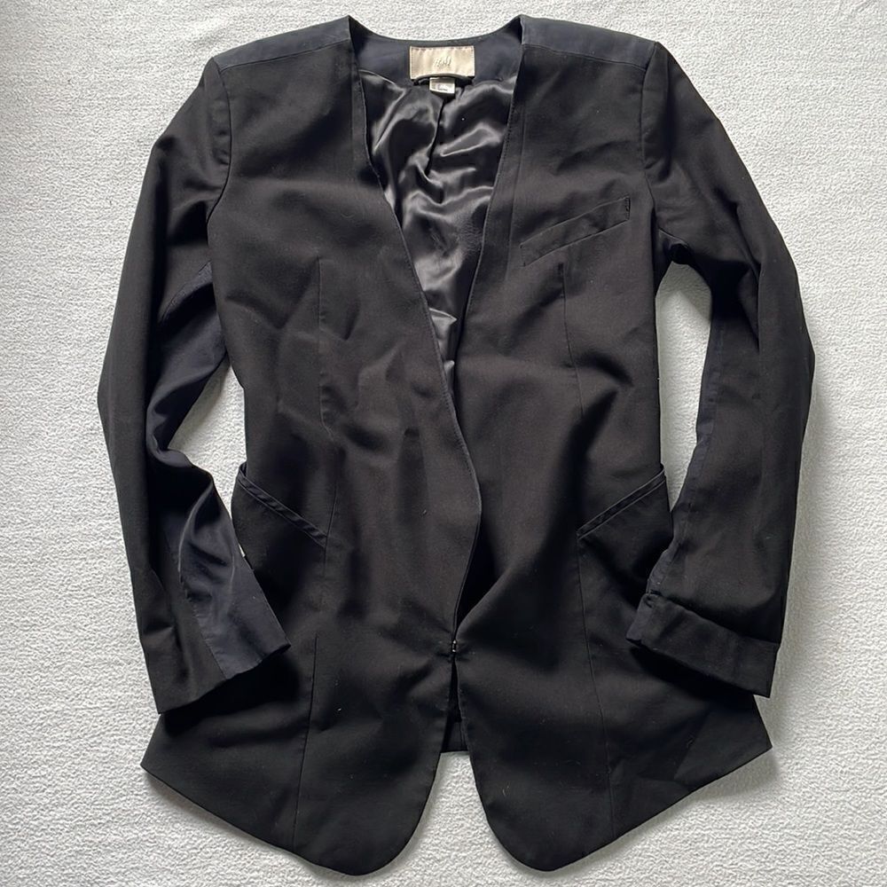 H&M Black Blazer With One Clasp On The Bottom And Shoulder Pads (Size: 2)